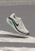 Nike Performance STRUCTURE 26 - Road running shoes - white/midnight navy/green spark/summit white