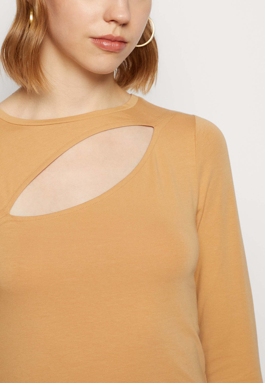 Hollister Co. DIAGONAL CUTOUT