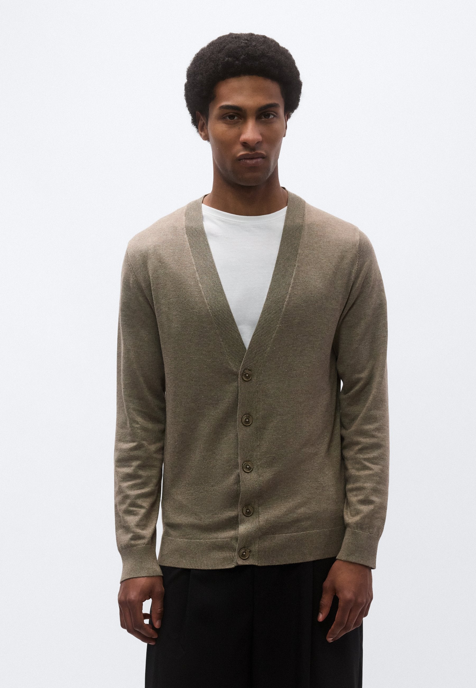 V NECK BUTTON CARDIGAN Media 4