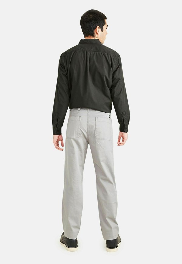 DOCKERS STRAIGHT FIT UTILITY