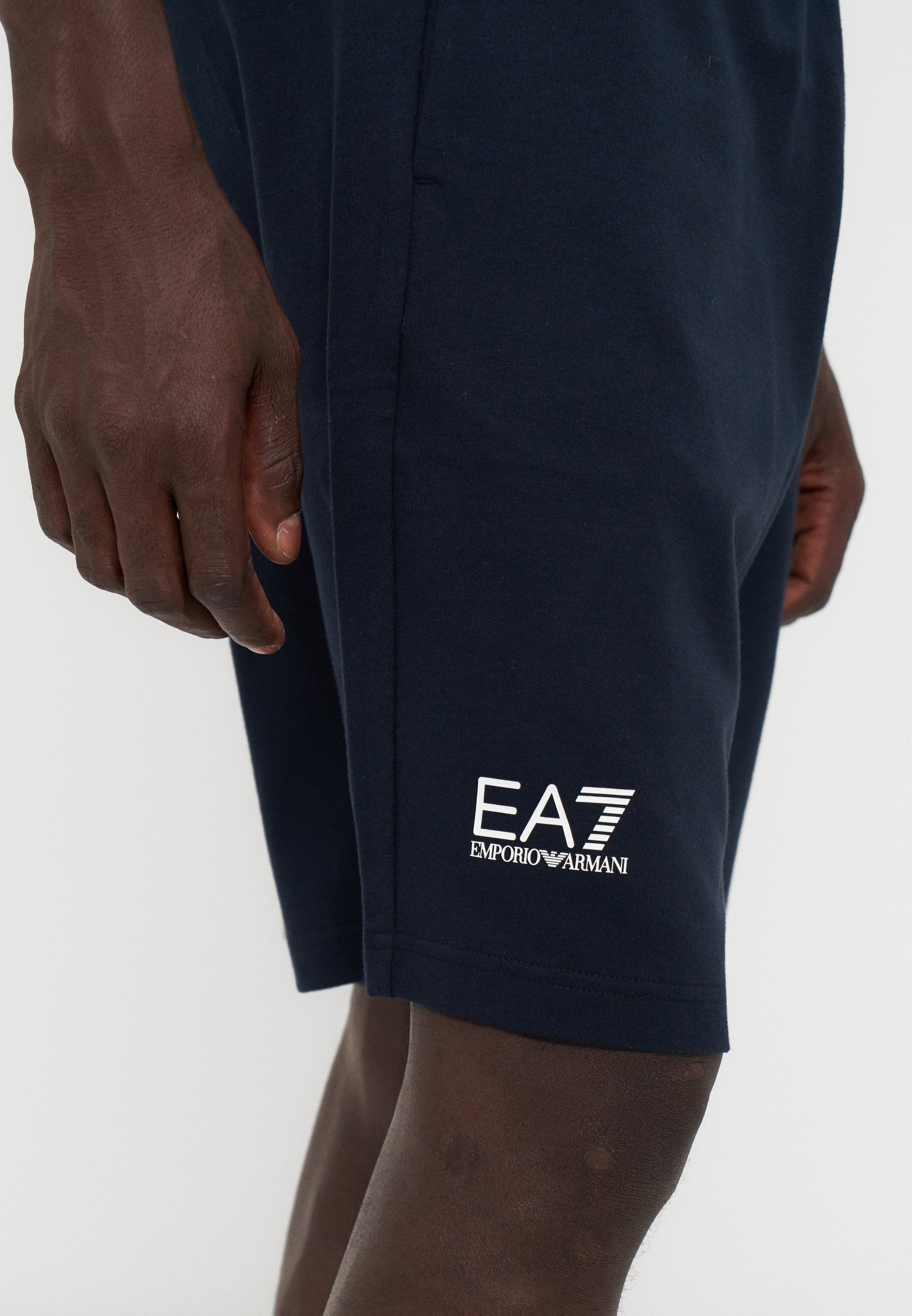 EA7 Emporio Armani Kurze Sporthose Media 7