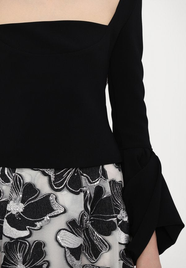 A.W.A.K.E. MODE SQUARE DÉCOLLETÉ AND EXAGGERATED PUFF CUFFS