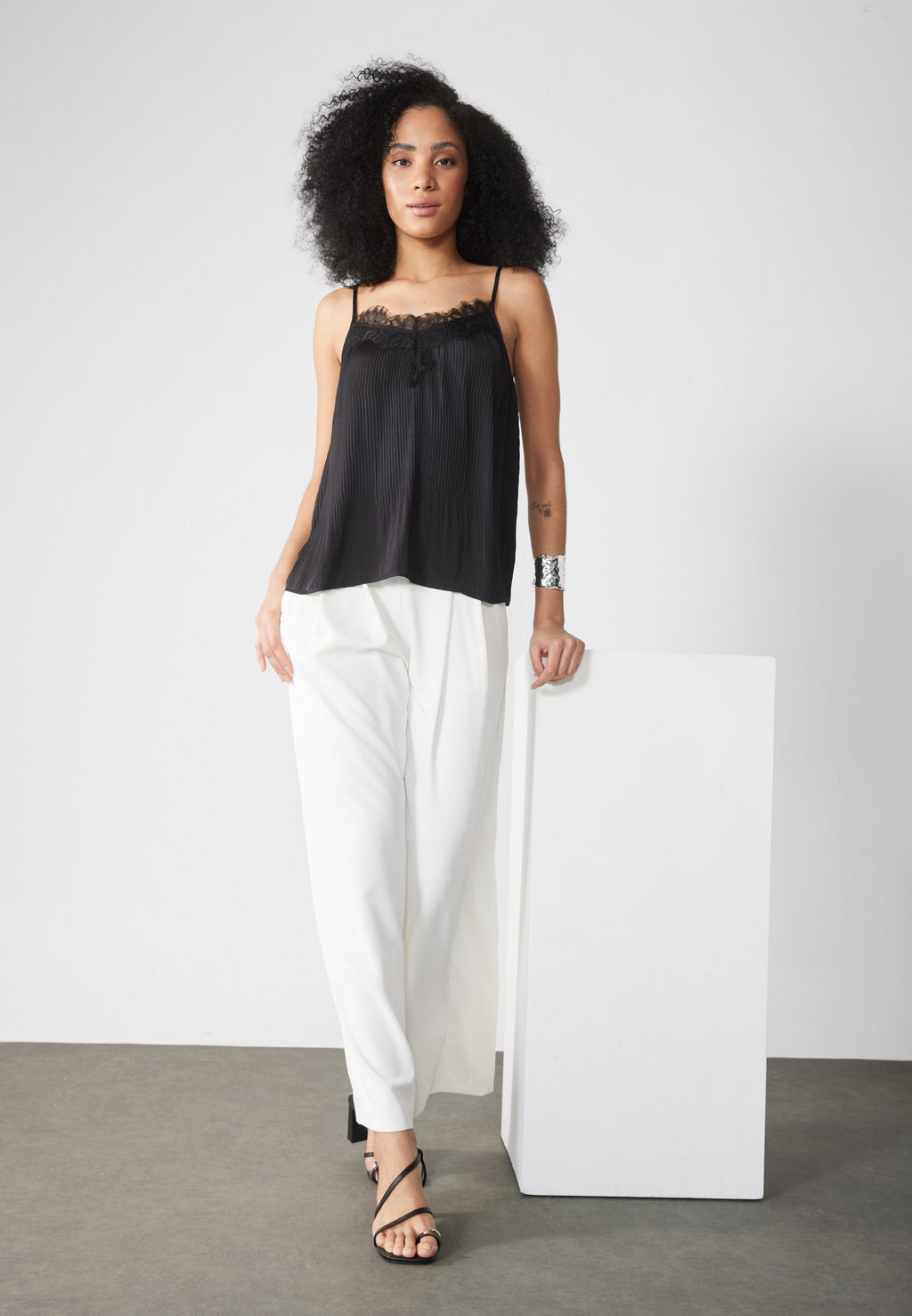 Anna Field PLISSE TOP