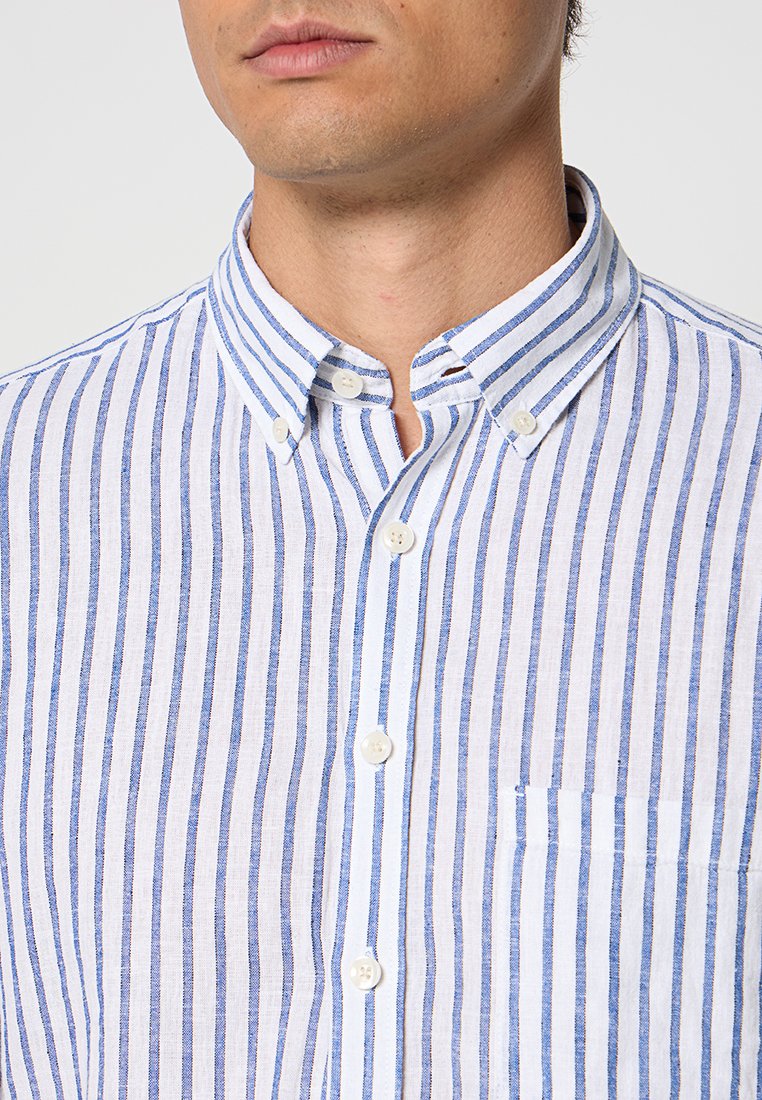 REGULAR FIT  Media 3