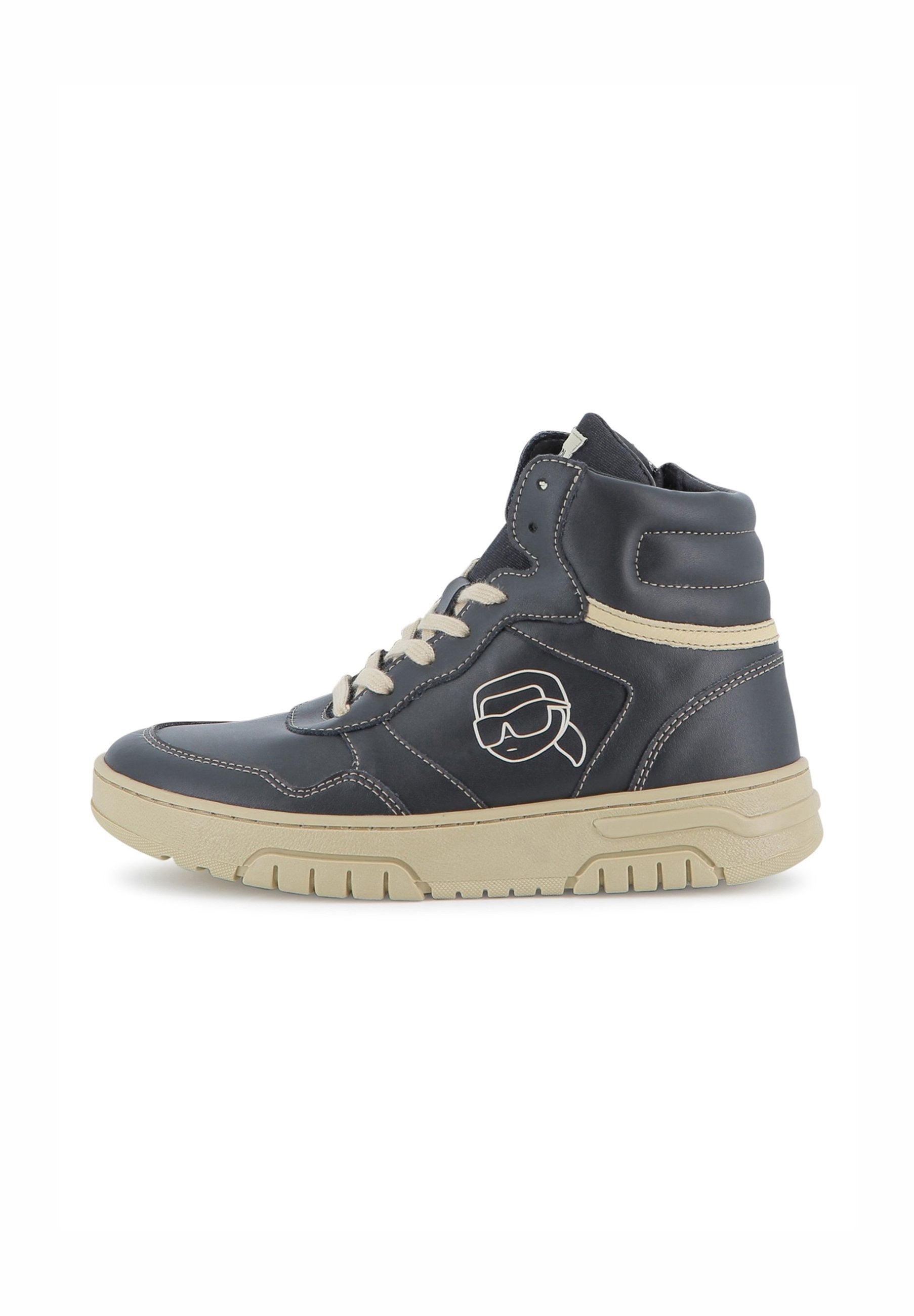 SNEAKERS Media 1