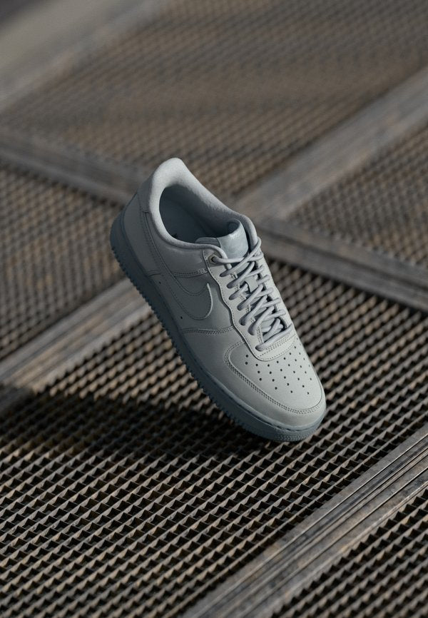 Nike Sportswear AIR FORCE 1 07 - Trainers - wolf grey/black