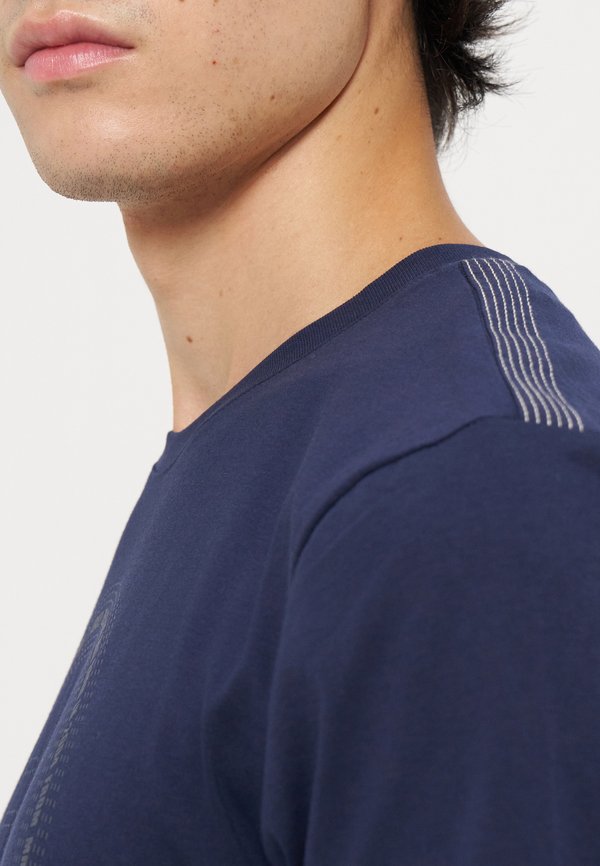 EA7 Emporio Armani