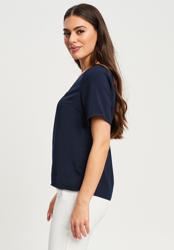 REUX LEE V NECK