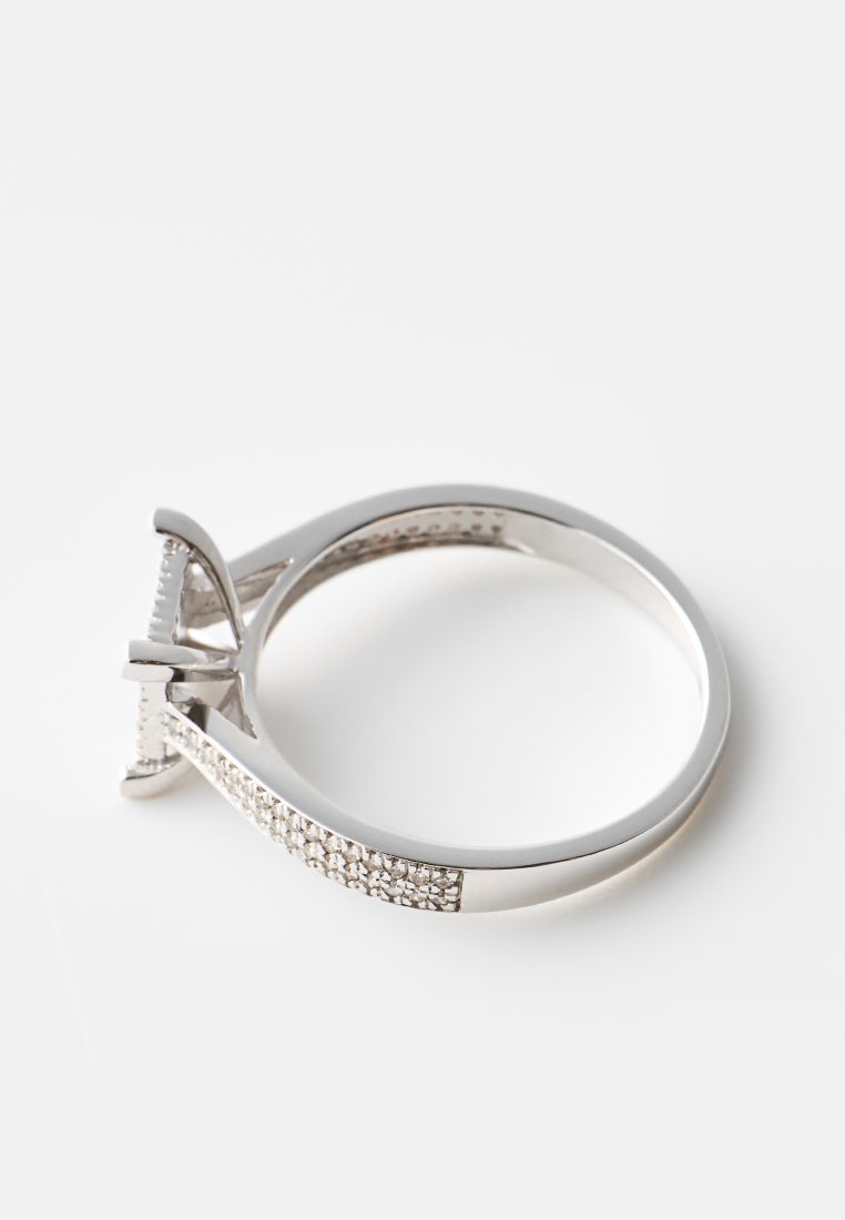 Diamant Exquis 0.26 CT DIAMOND