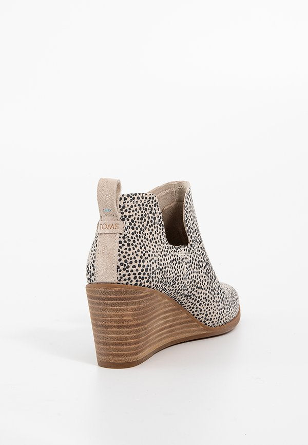 TOMS KALLIE