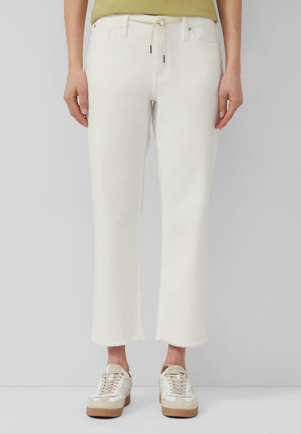 s.Oliver KAROLIN - Flared Jeans - weiß
