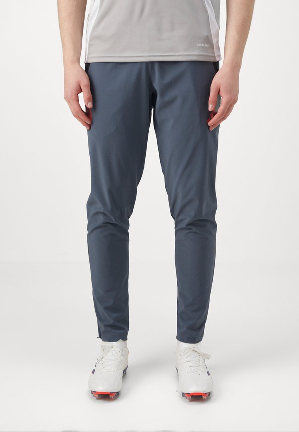 adidas Performance FC BAYERN MUENCHEN TIRO25 COMPETITION VIS TECH TRAVEL PANT - Club wear - bold onix/easy coral