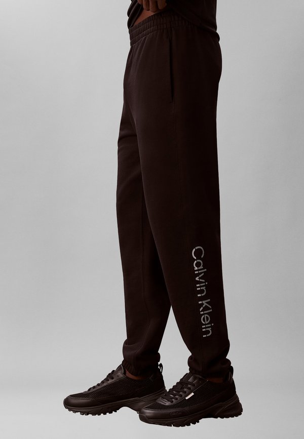 Calvin Klein SPORTSWEAR GRAPHIC MATCHBACK OTHER BOTTOMS