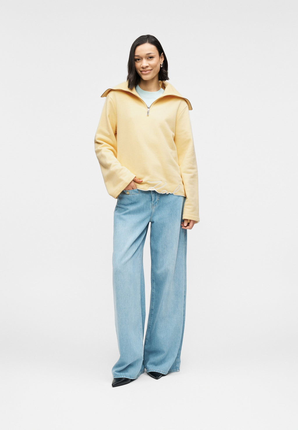 SIGNATURE HEM HALF ZIP UP Media 2
