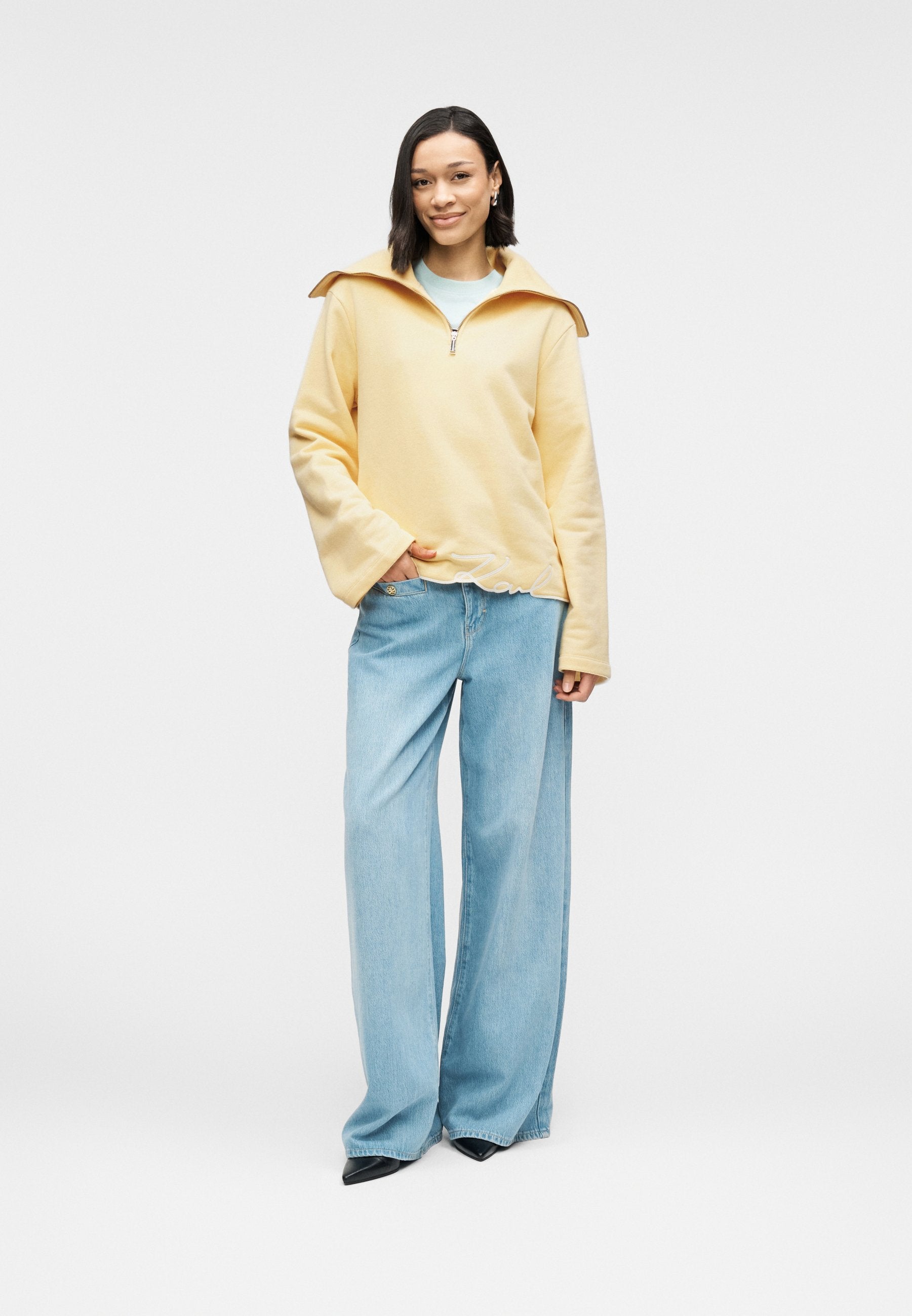 SIGNATURE HEM HALF ZIP UP Media 2