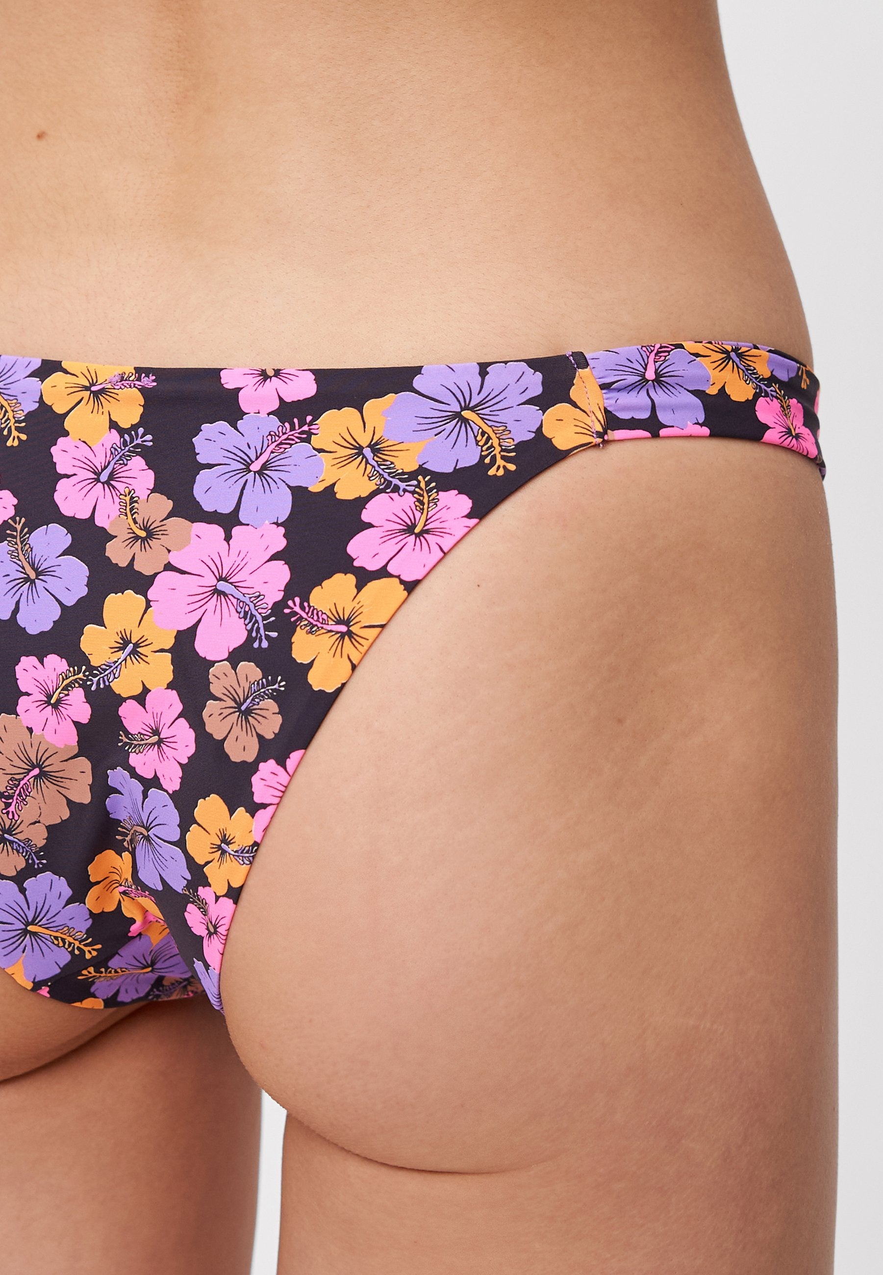 LOVE Stories Bikini-Hose Media 4