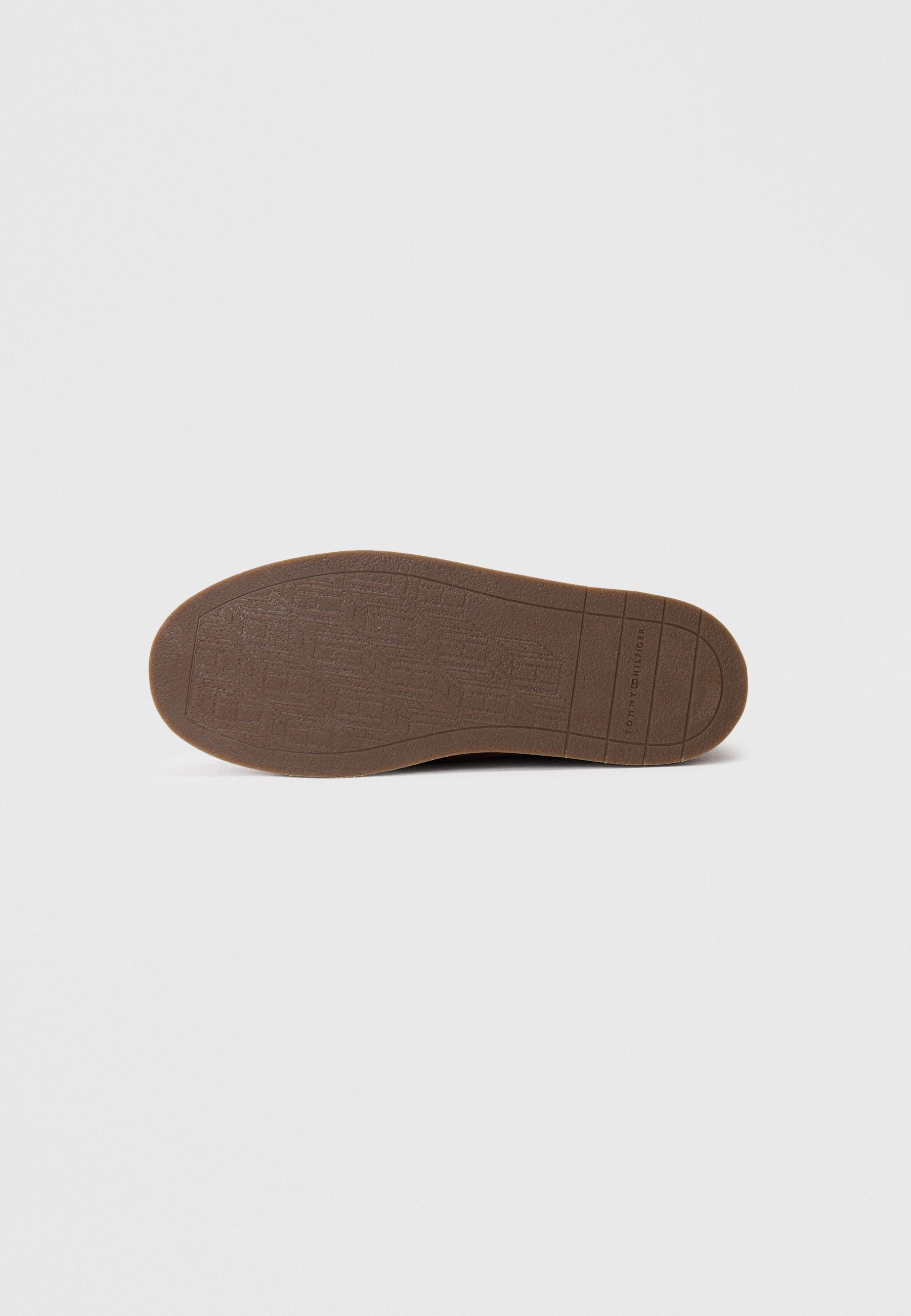 SUEDE TOPSTITCH LACE-UP CHUKKA BOOTS Media 6