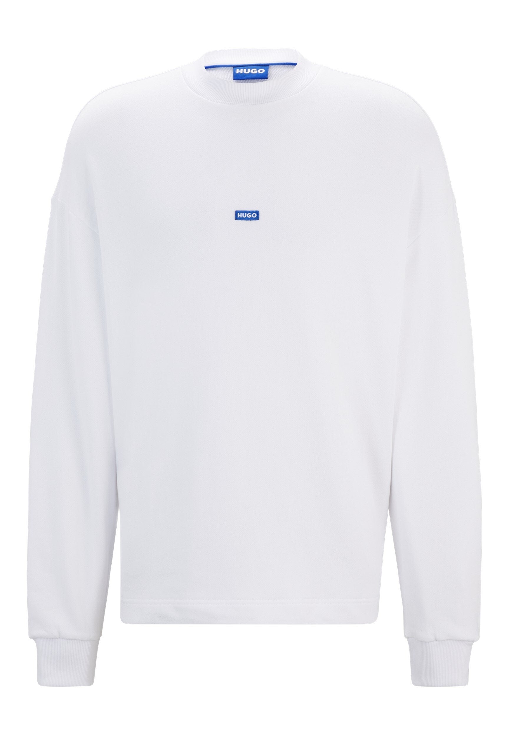 Weißer Langarm-Sweatshirt aus Baumwolle, mit Rundhalsausschnitt, gerippten Bündchen und einem kleinen blauen "HUGO"-Logo auf der Brust.