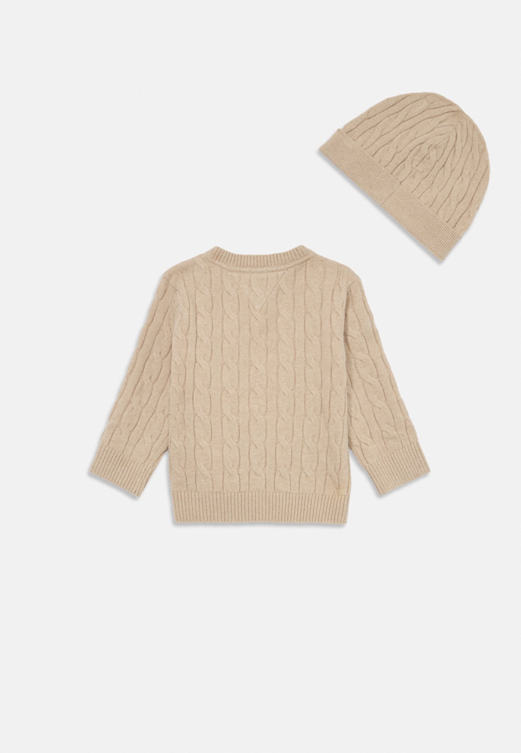 JUMPER AND BEANIE GIFT BOX Media 2