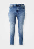 Helle blaue Denim-Jeans mit schlanker Passform, hoher Taille, Fünf-Taschen-Design und subtiler Ausbleichung an Vorder- und Rückseite für Textur.