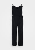 Schwarzer Jumpsuit mit Spaghettiträgern, gerafftem Halsauschnitt, Taillenzug und weitem Bein-Design. Hergestellt aus leichtem Stoff mit glatter Textur.