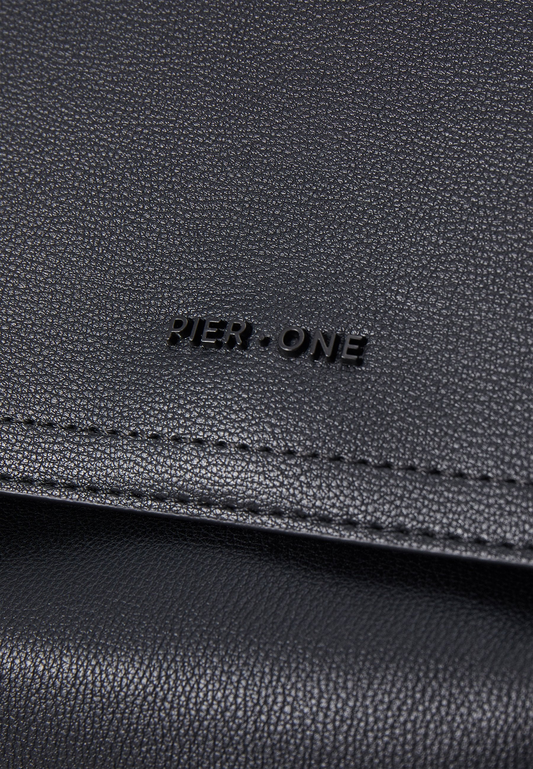 Pier One UNISEX