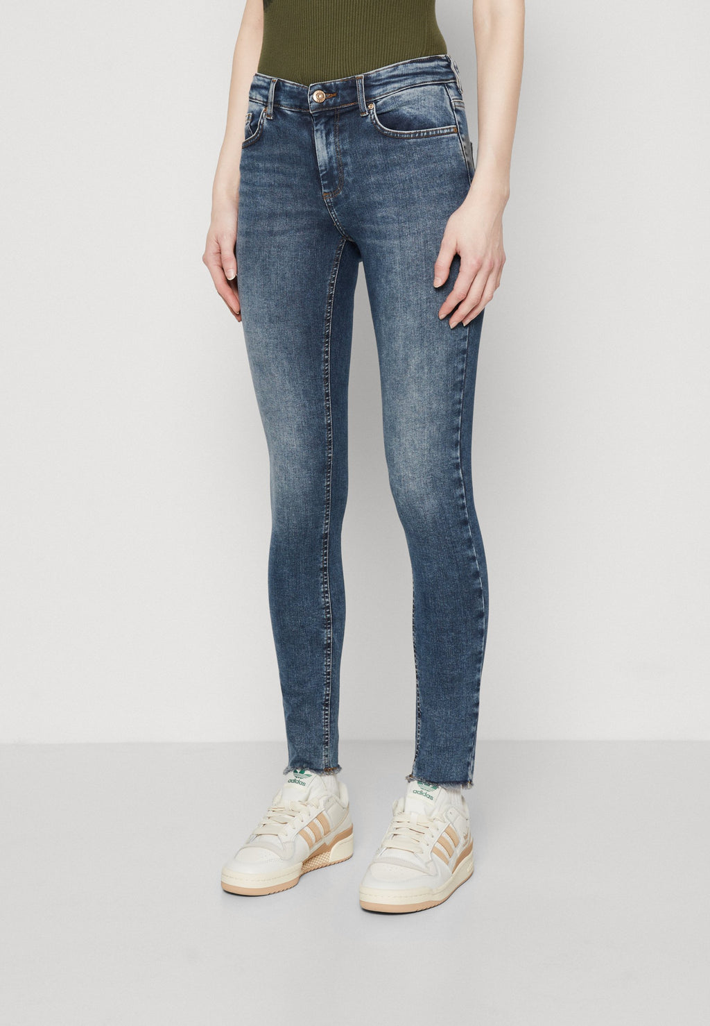 ONLBLUSH MID WAIST Media 3