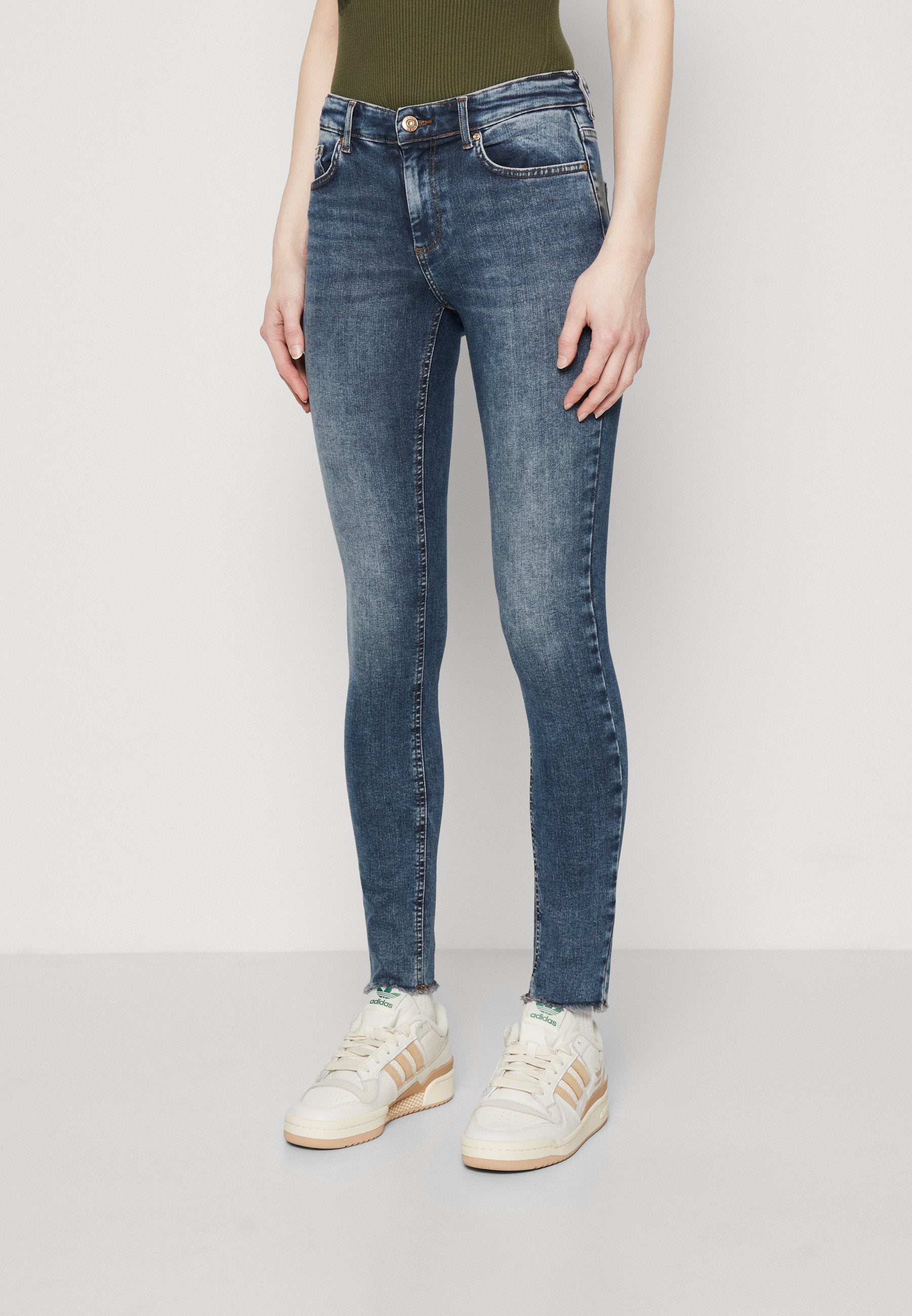 ONLBLUSH MID WAIST Media 3