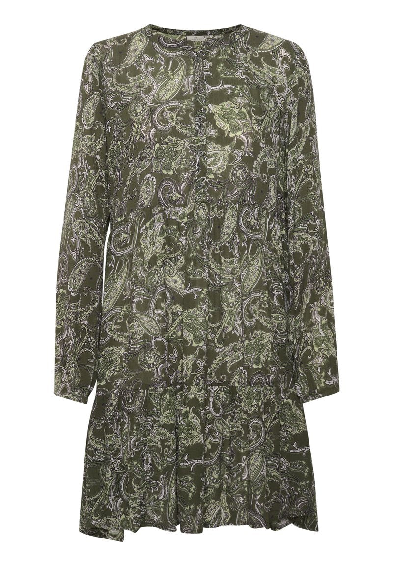 Grünes Kleid mit Paisleymuster, langen Ärmeln, rundem Ausschnitt und gestuftem Rocksaum. Hergestellt aus leichtem Stoff mit filigranen Details.