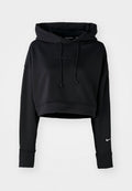 Schwarzer, kurz geschnittener Hoodie aus glattem Stoff mit einem erhabenen "NIKE PRO"-Logo auf der Vorderseite und einem weißen Nike-Swoosh auf dem Ärmel.