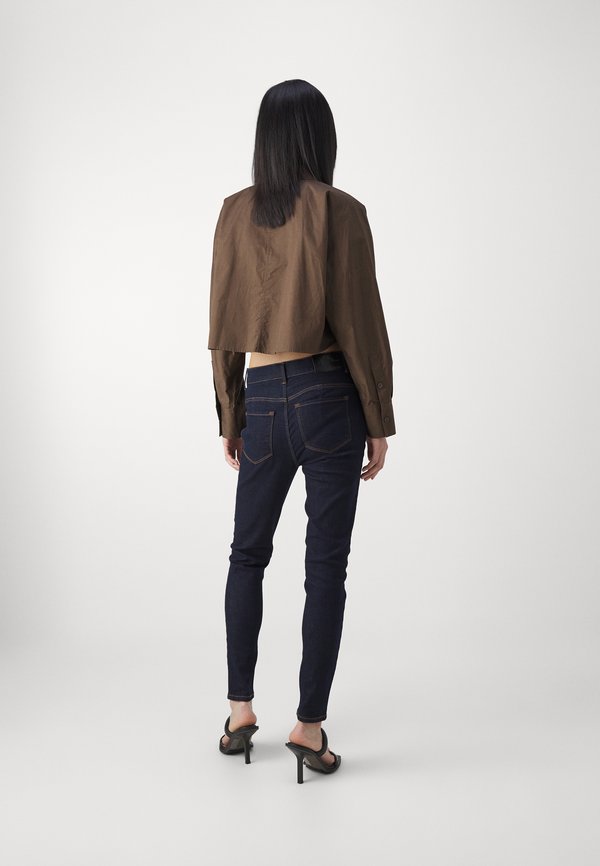 DKNY BLEEKER SHAPING