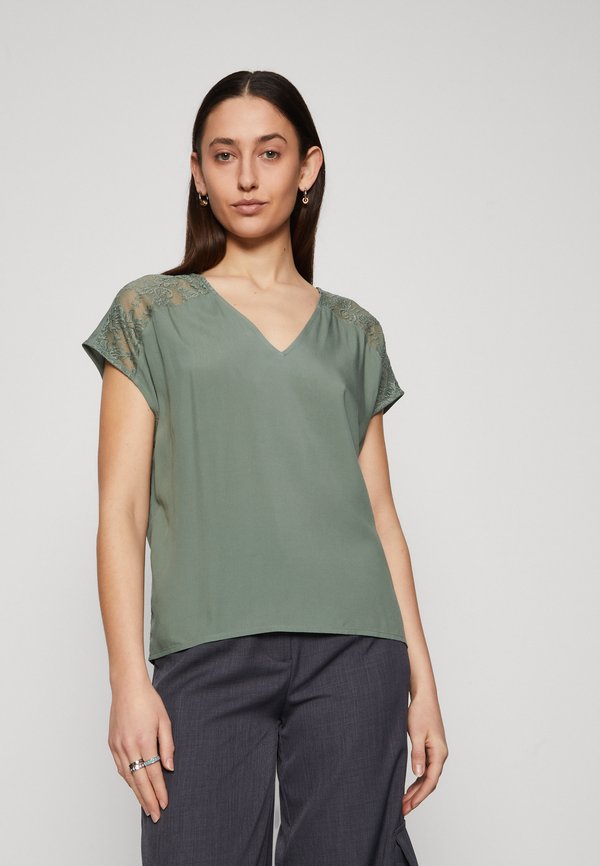 Vero Moda Tall VMRUSK V NECK