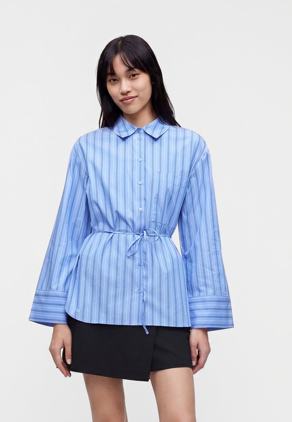 Vero Moda VMGINA BELT - Button-down blouse - provence/navy peony/snow white