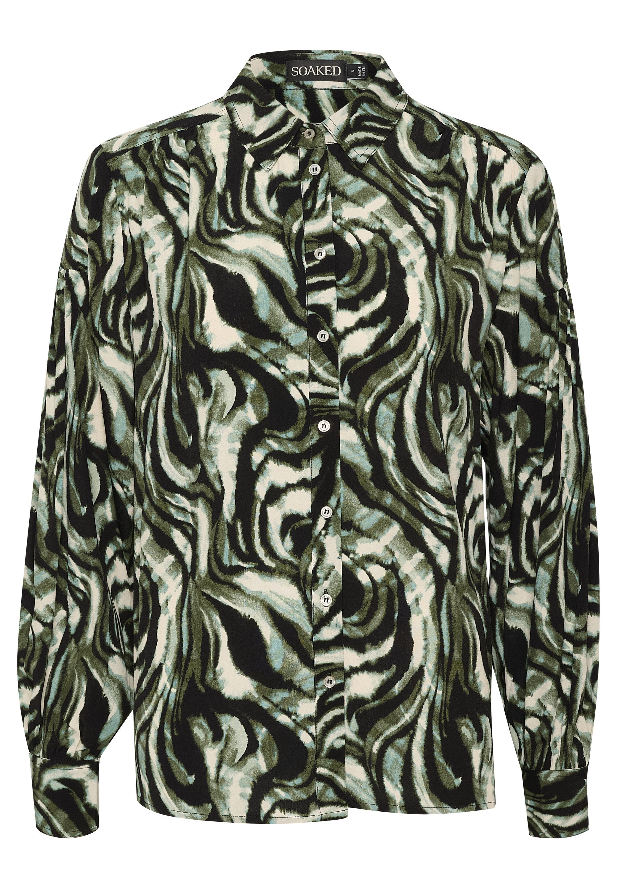 Langärmlige Bluse mit einem grünen, schwarzen und blauen abstrakten Wirbelmuster, ausgestattet mit einem Kragen und einer Knopfleiste vorne.