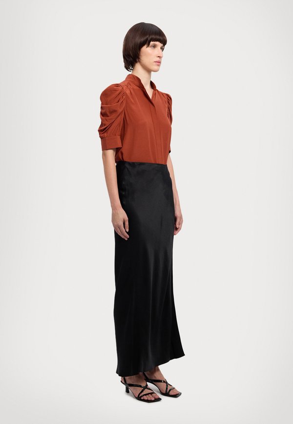 Materiel WIDE SLIT MAXI SKIRT