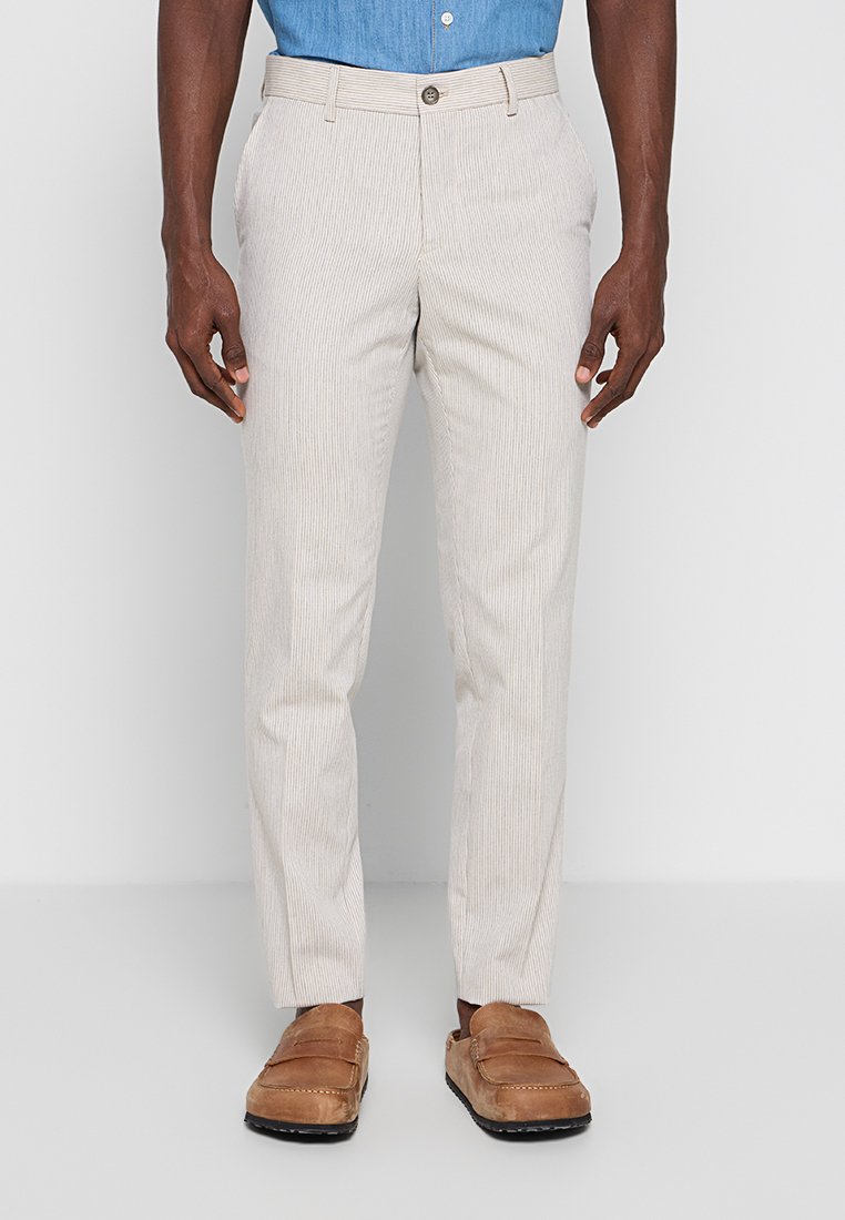 SLIM FIT Media 9