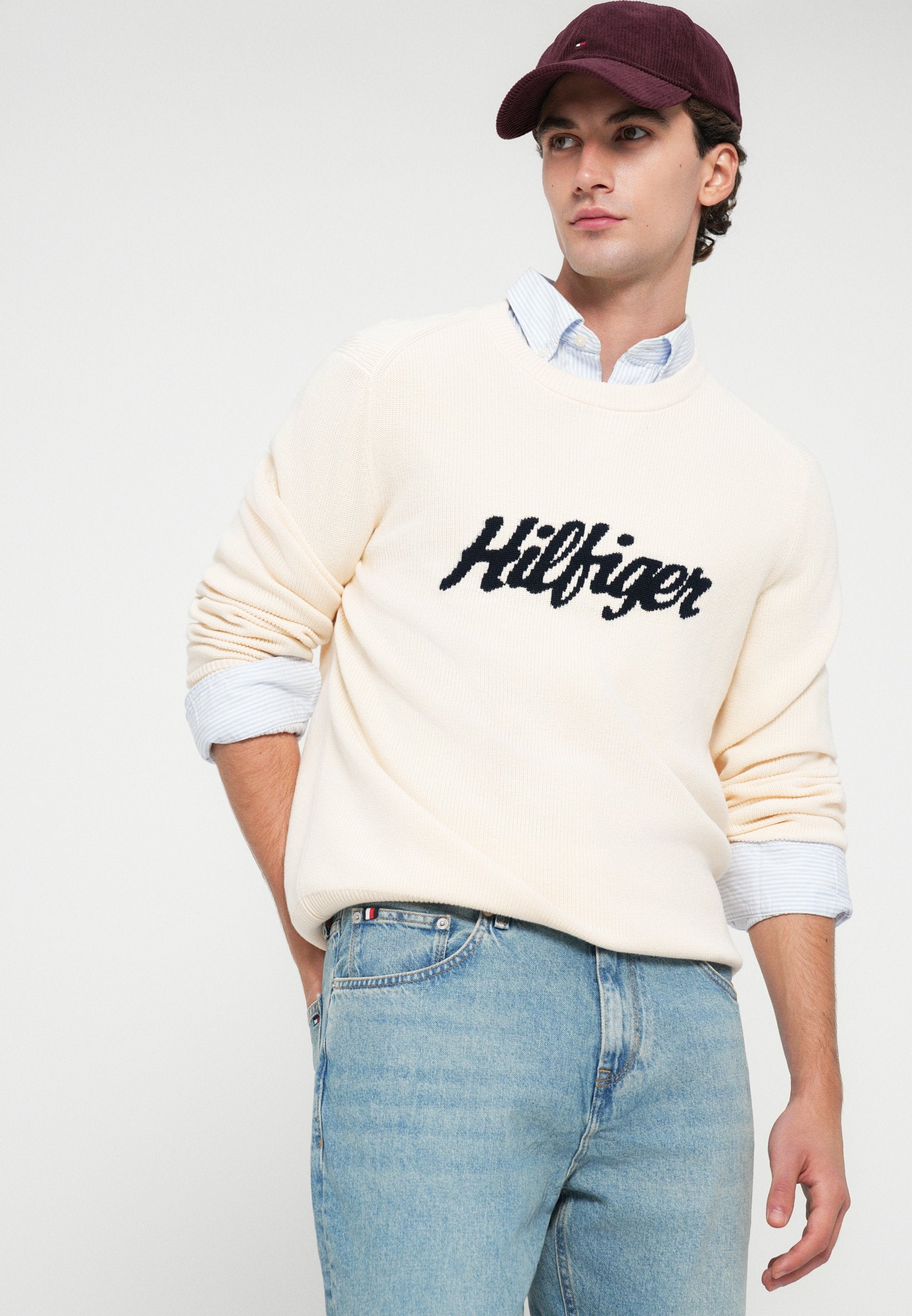 SEASONAL GRAPHIC C NECK Media 5