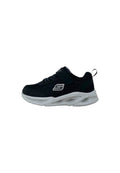 Schwarzer Sportshoe mit Mesh-Obermaterial, weißer Sohle und Klettverschluss. Verfügt über Dämpfungskissen in der Sohle für zusätzlichen Komfort.
