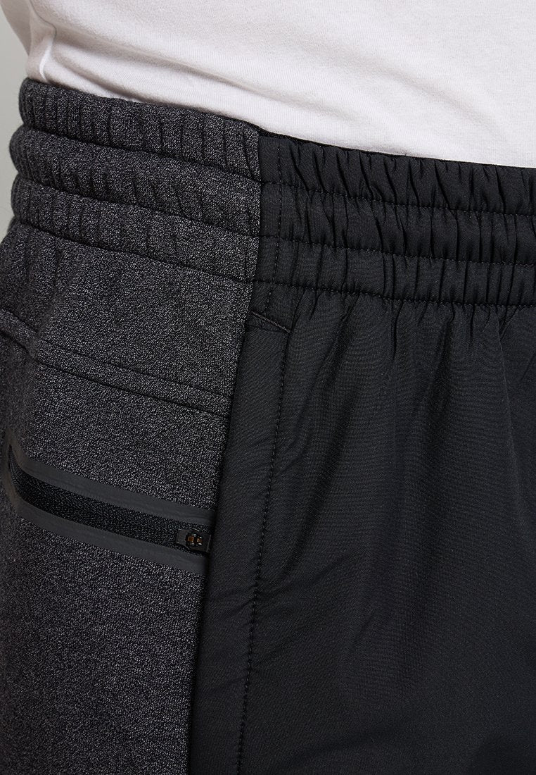 Under Armour LOOSE FIT