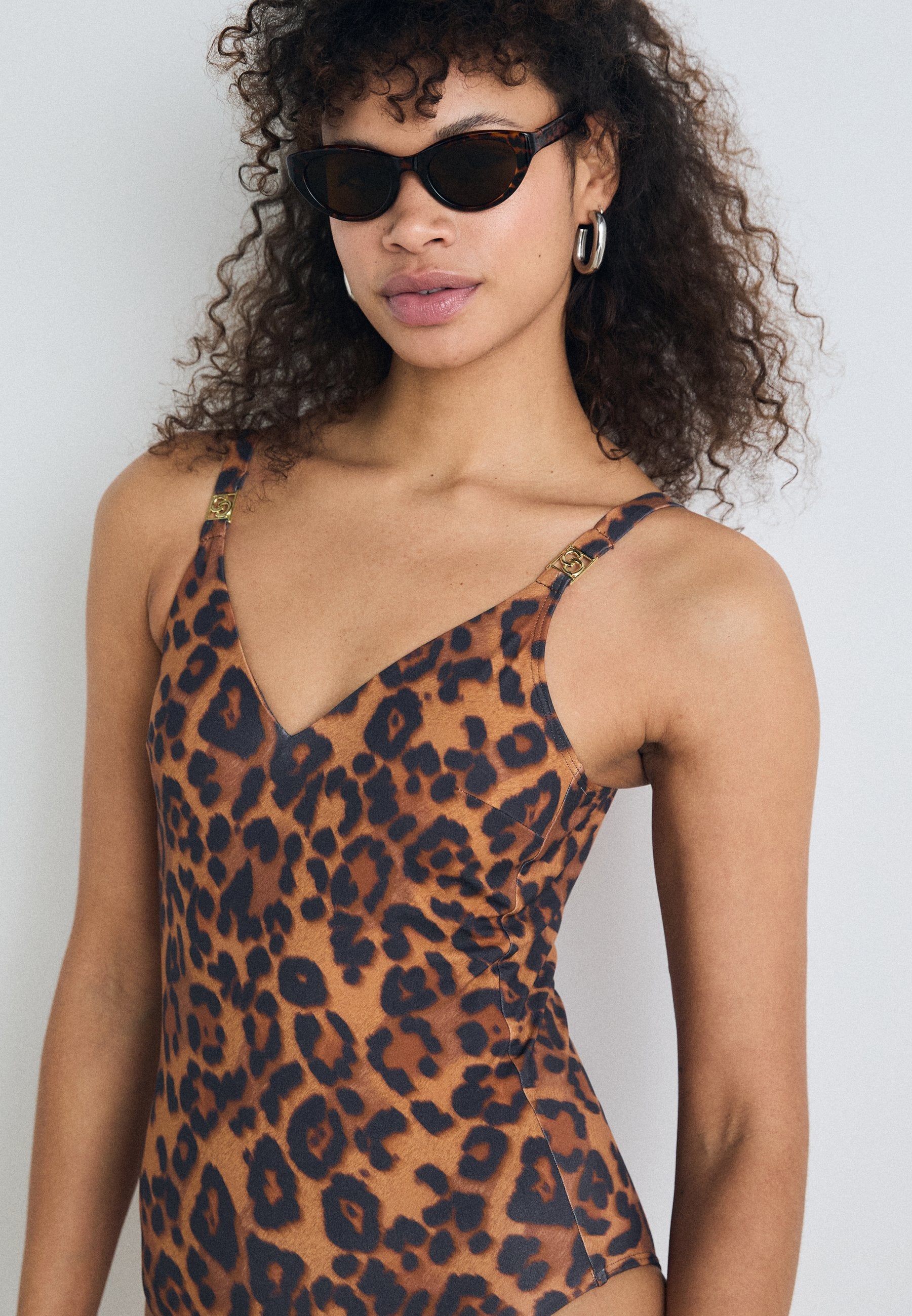 WIREFREE TRIANGLE SPACER SWIMSUIT Media 5