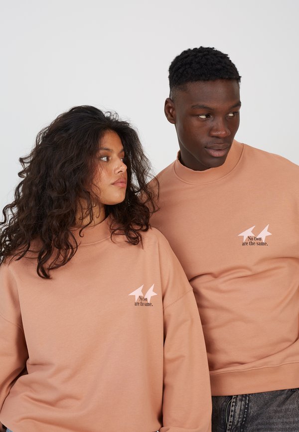 LEGACY STUDIOS UNISEX