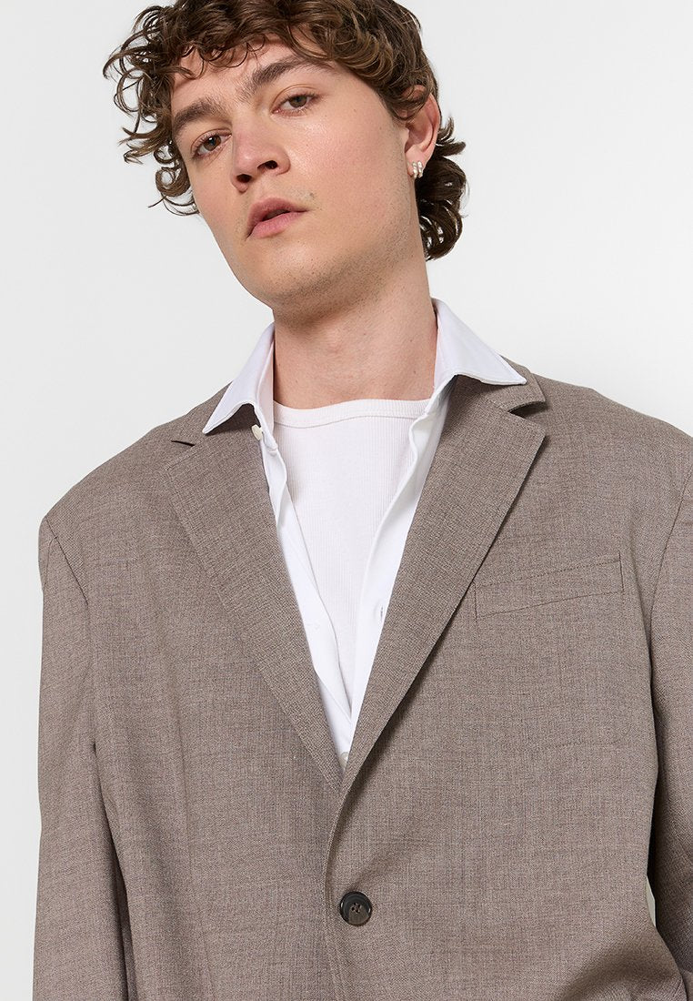 CLOSED RELAXED FIT