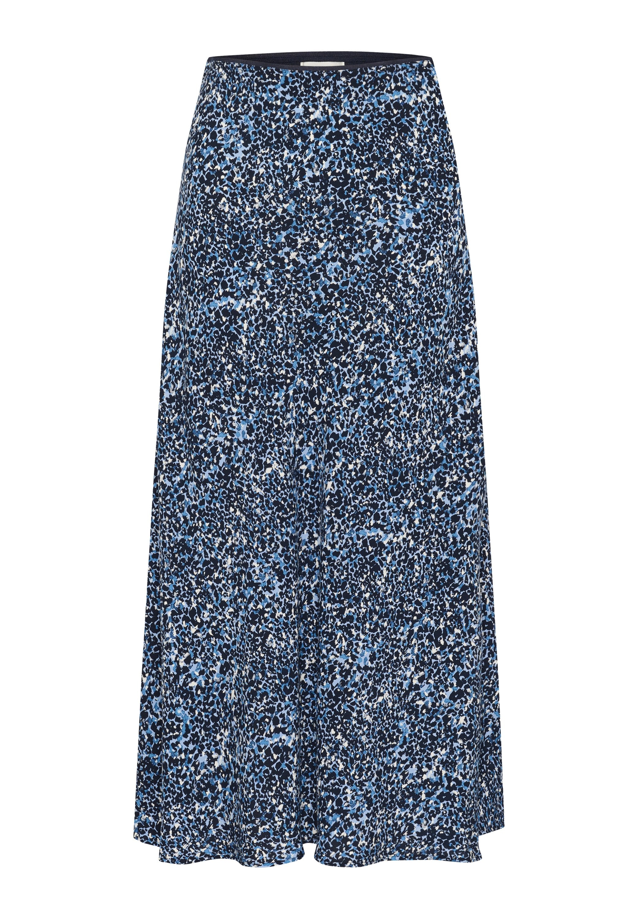 Ein schwingender, knielanger Rock mit einem marineblauen Grundton, der mit einem verstreuten, hellblauen und weißen abstrakten Muster versehen ist, aus weichem Stoff gefertigt.