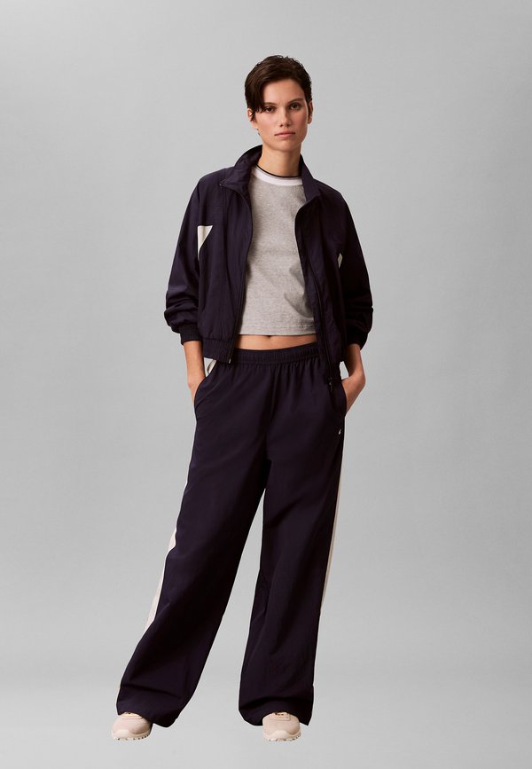 Calvin Klein Jeans Tracksuit bottoms - evening blue
