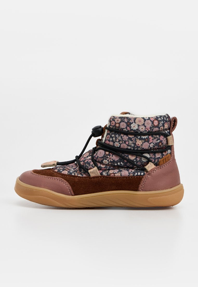 Brauner und pinkfarbener Mid-Top-Stiefel mit blumigem Stoffobermaterial, Gummisohle, elastischen Schnürsenkeln und Innenfutter für Wärme. Verstärktes Knöcheldesign.