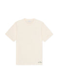 Baumwoll-T-Shirt in Cremefarbe mit kurzen Ärmeln, rundem Ausschnitt und gesticktem Markenlogo in der Nähe des Saums. Glatte Textur, Standardpassform.