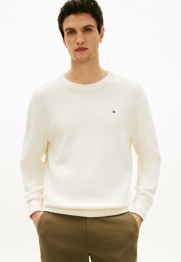 Tommy Hilfiger FLAG EMBROIDERY CREW NECK RELAXED  - Jumper - ivory petal