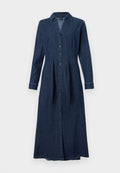 Denim-Hemdkleid in Dunkelblau; mit langen Ärmeln, durchgehender Knopfleiste und Kragen. Ausgestellt geschnitten mit vertikalen Nähten und mittlerer Länge.