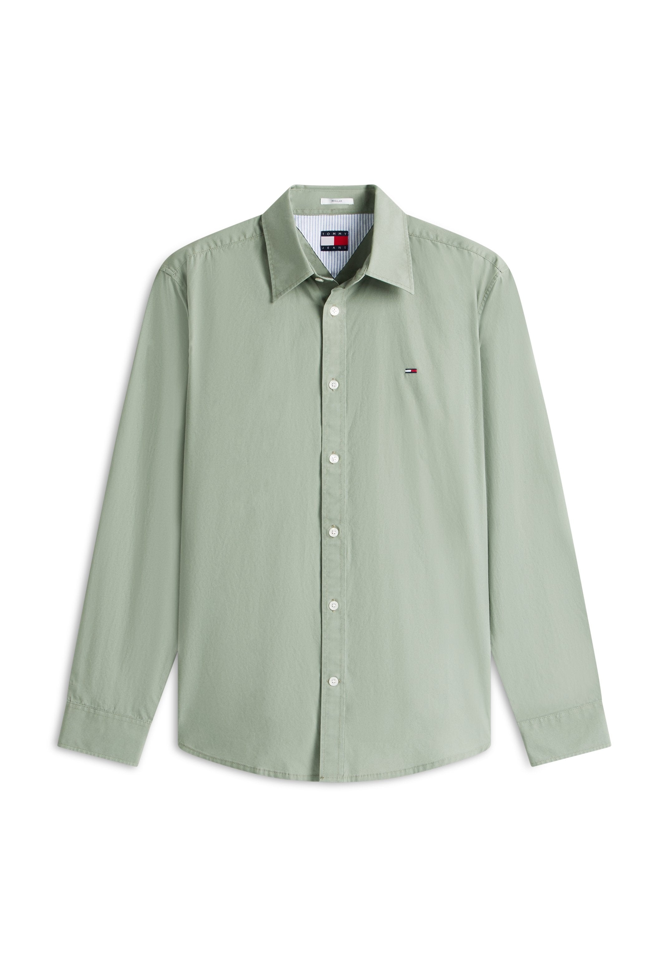 Hellgrünes Hemd mit langen Ärmeln, Kragen und kleinem Tommy Hilfiger-Logo auf der linken Brustseite.