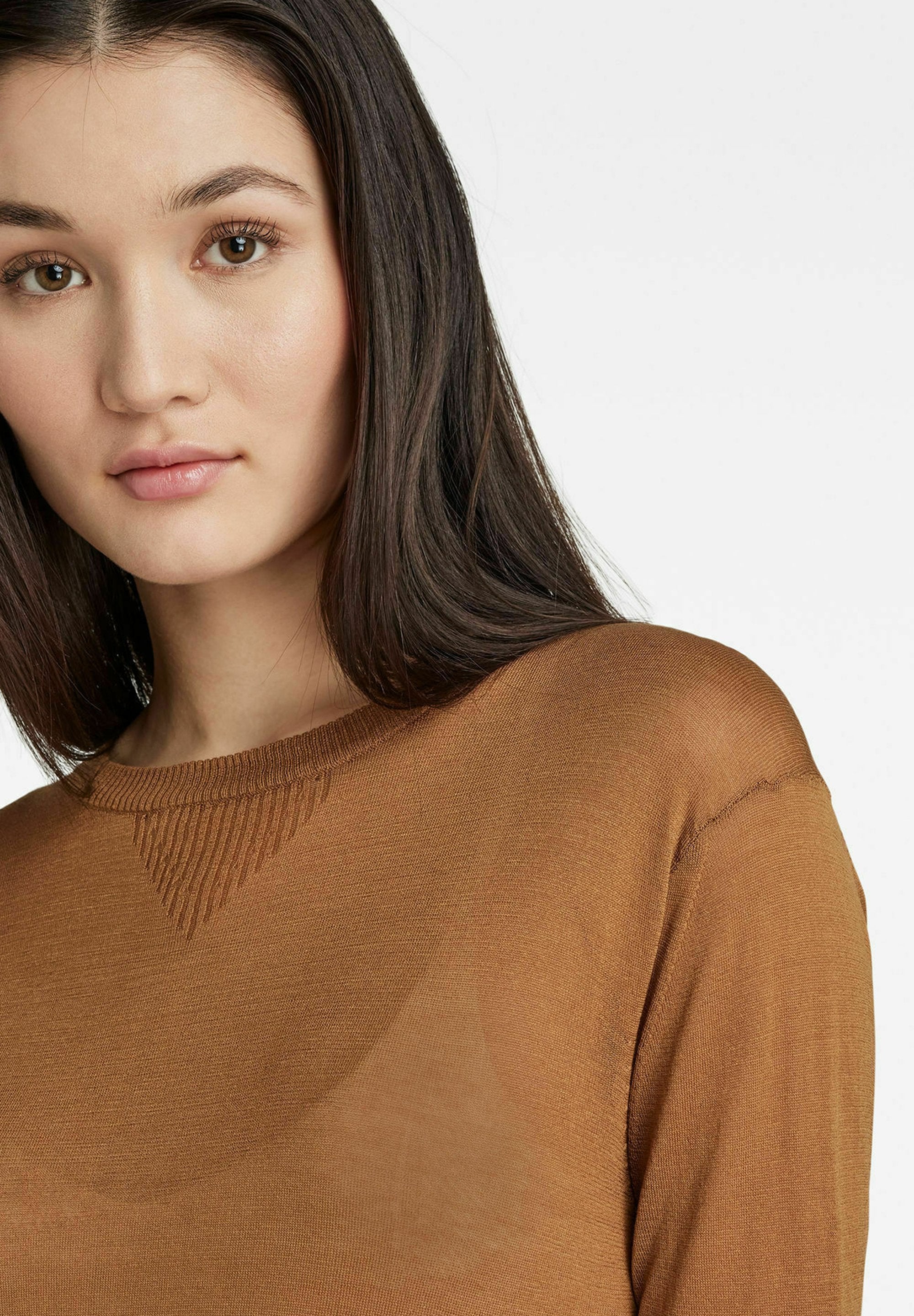 CORE ROUND NECK Media 6